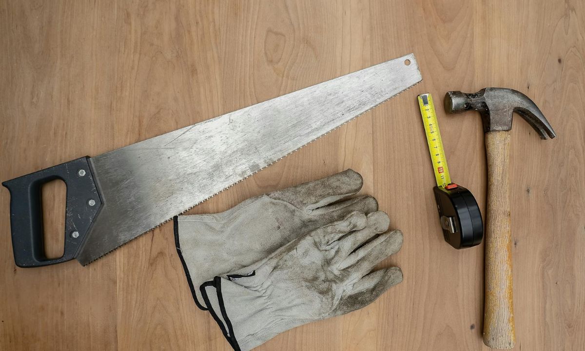How to build a wooden fence