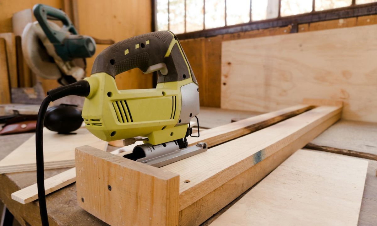 What is the Difference Between Woodworking and Carpentry